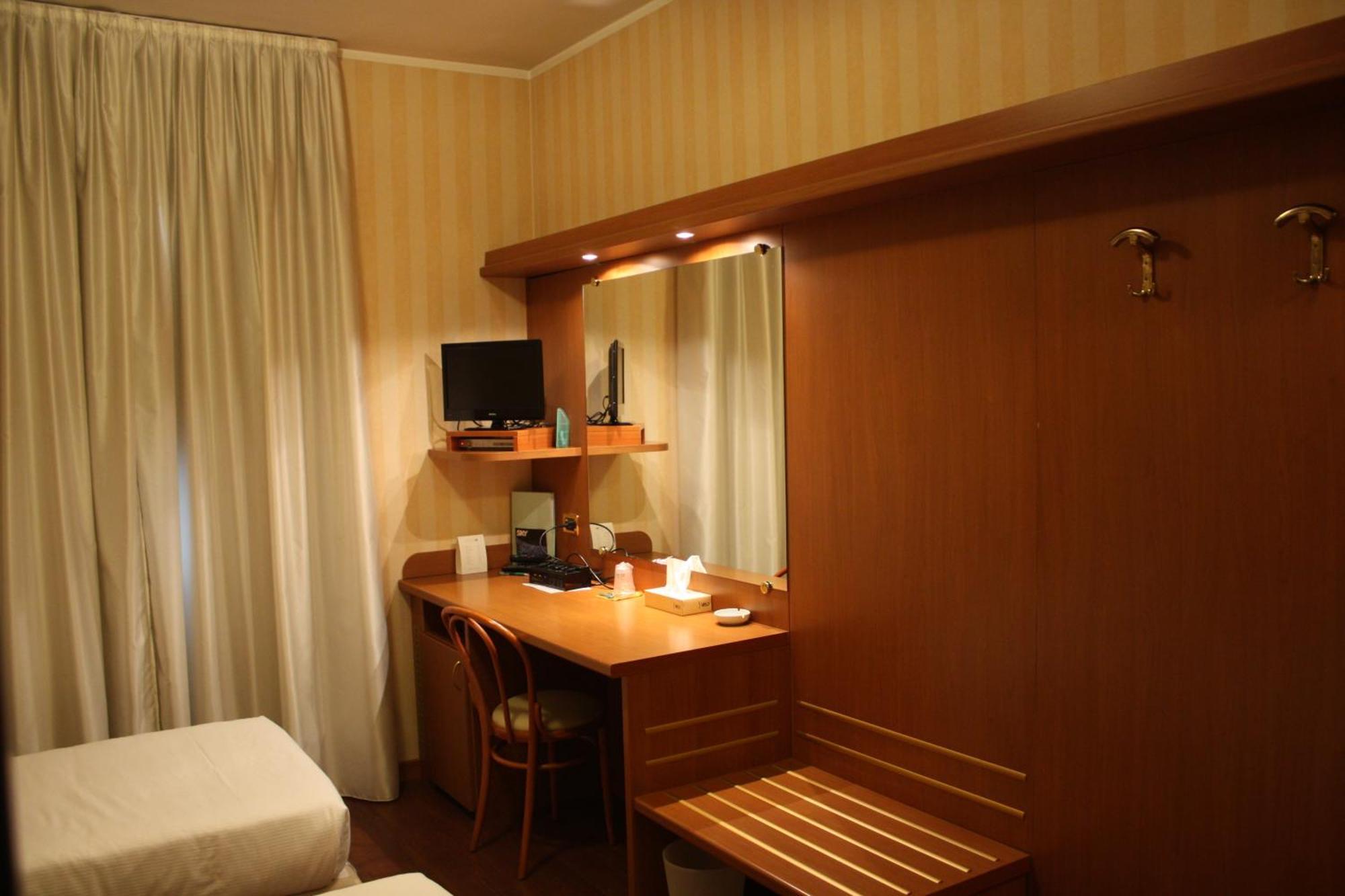 Hotel 2C Legnano Dış mekan fotoğraf