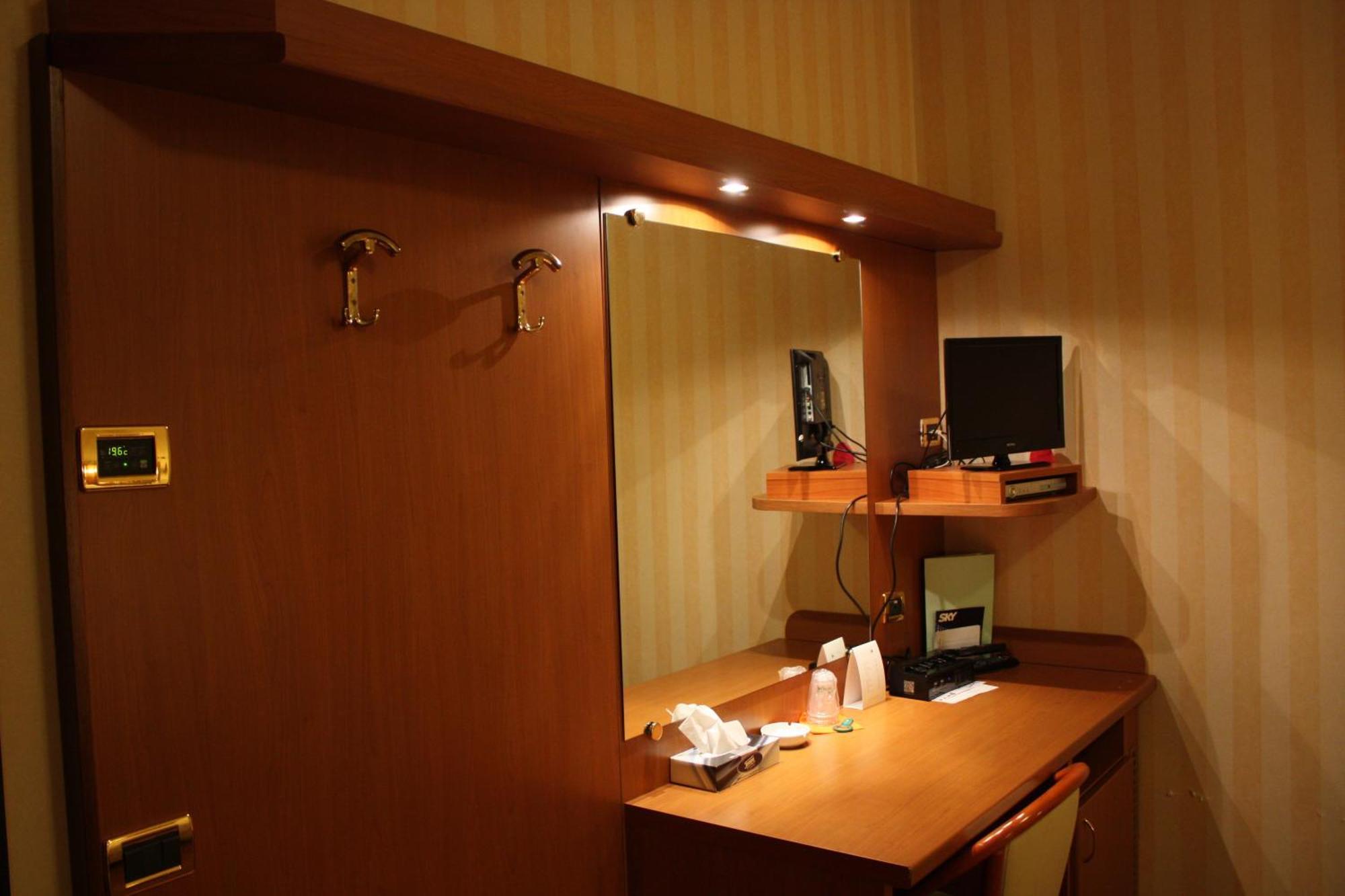 Hotel 2C Legnano Dış mekan fotoğraf